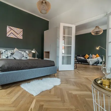 Apartment Greystone & Riga
