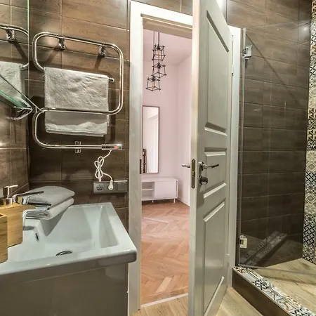 Apartment Greystone &