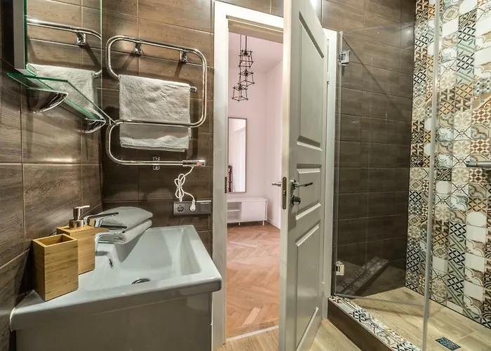 Apartment Greystone &