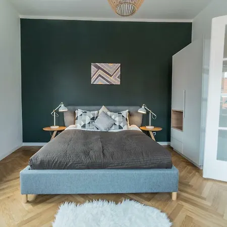 Apartment Greystone & *