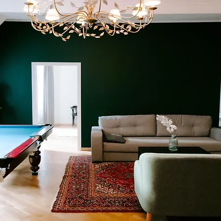 Apartment Greystone & *